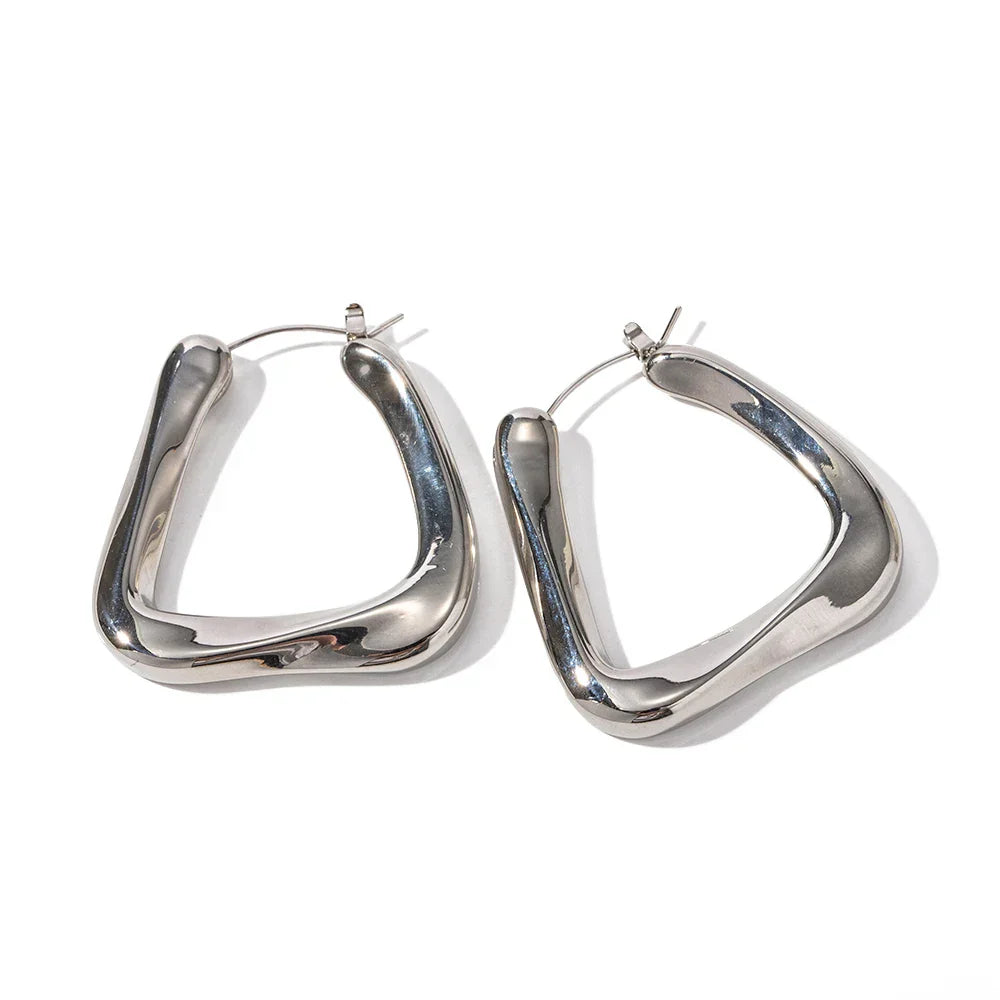 Aro Torcido Triangular Giorgia Earring (18K Gold Plated) | Luvesina