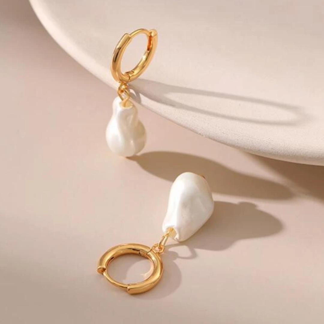 Aro Paola Pearl Earring (18K Gold Plated) | Luvesina