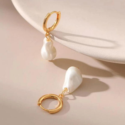 Aro Paola Pearl Earring (18K Gold Plated) | Luvesina