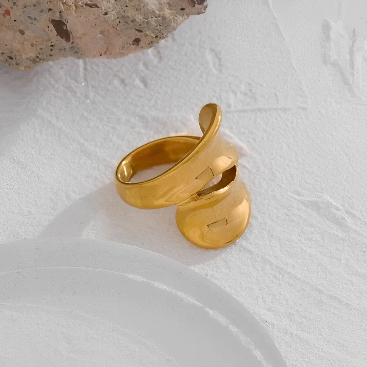 Voluta Elegance Ring (18K Gold Plated) | Luvesina