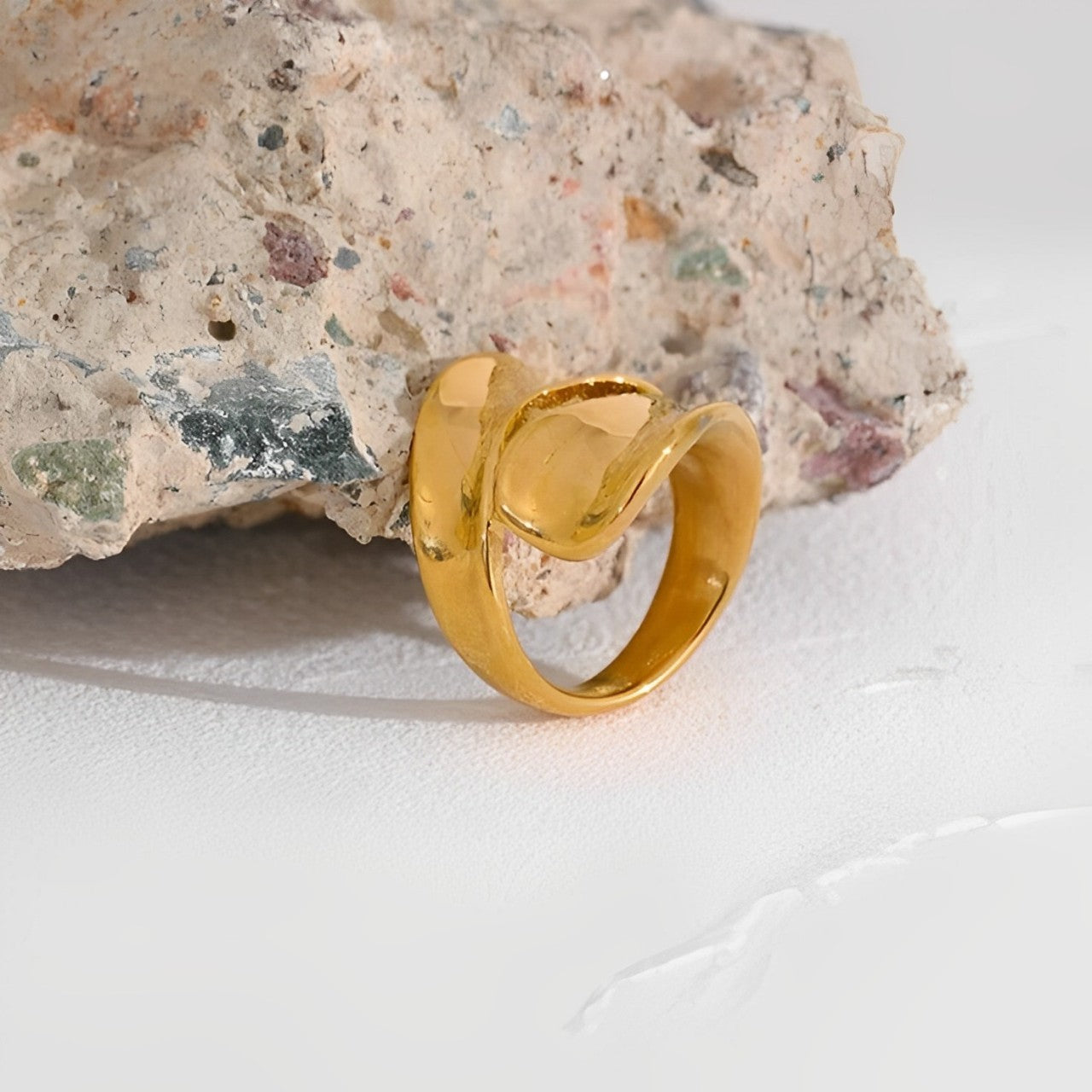 Voluta Elegance Ring (18K Gold Plated) | Luvesina