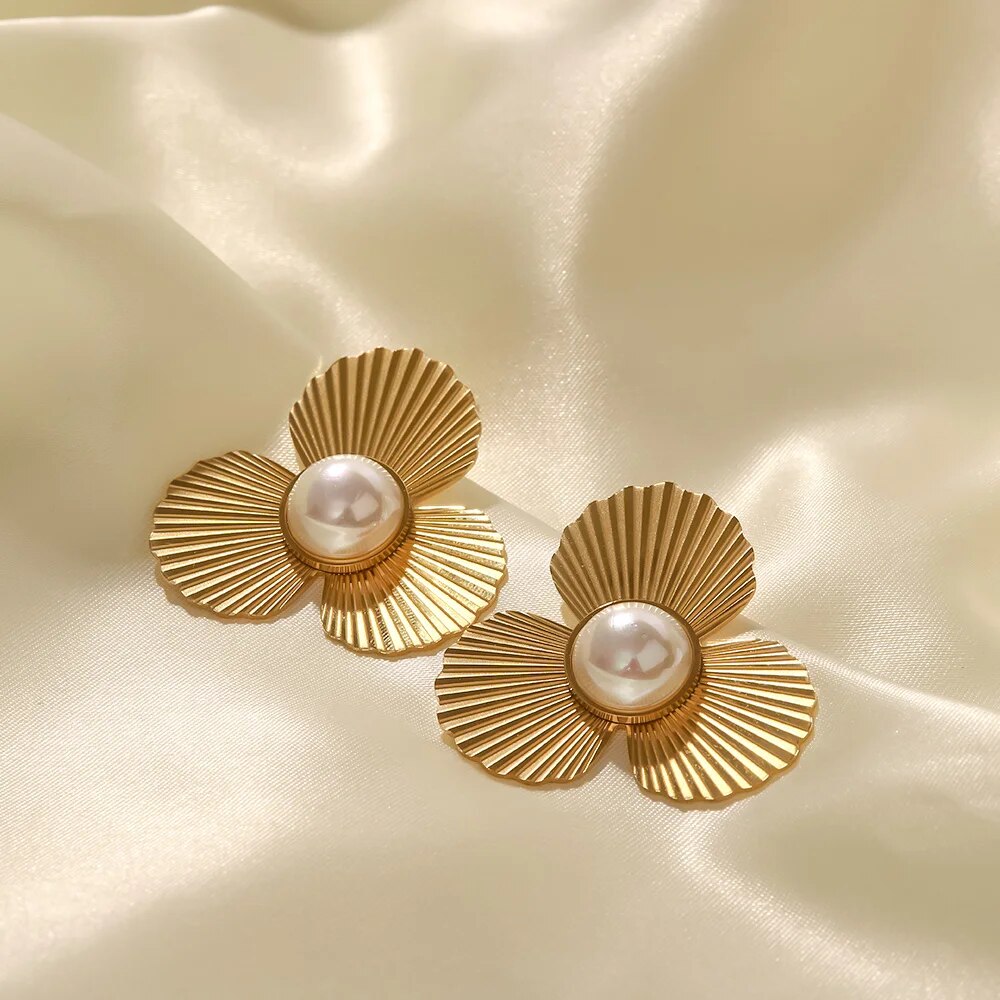 Flower of Pearl Earring (18K Gold Plated) | Luvesina