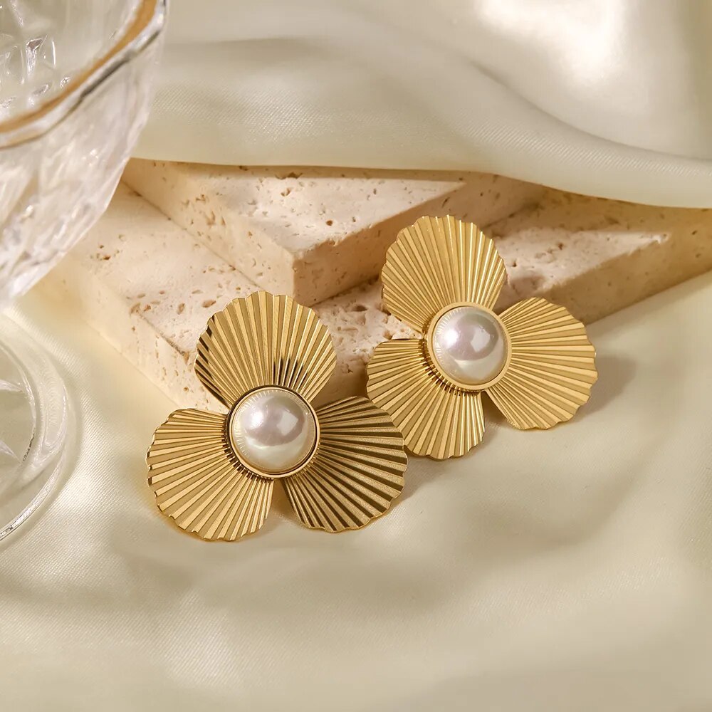 Flower of Pearl Earring (18K Gold Plated) | Luvesina