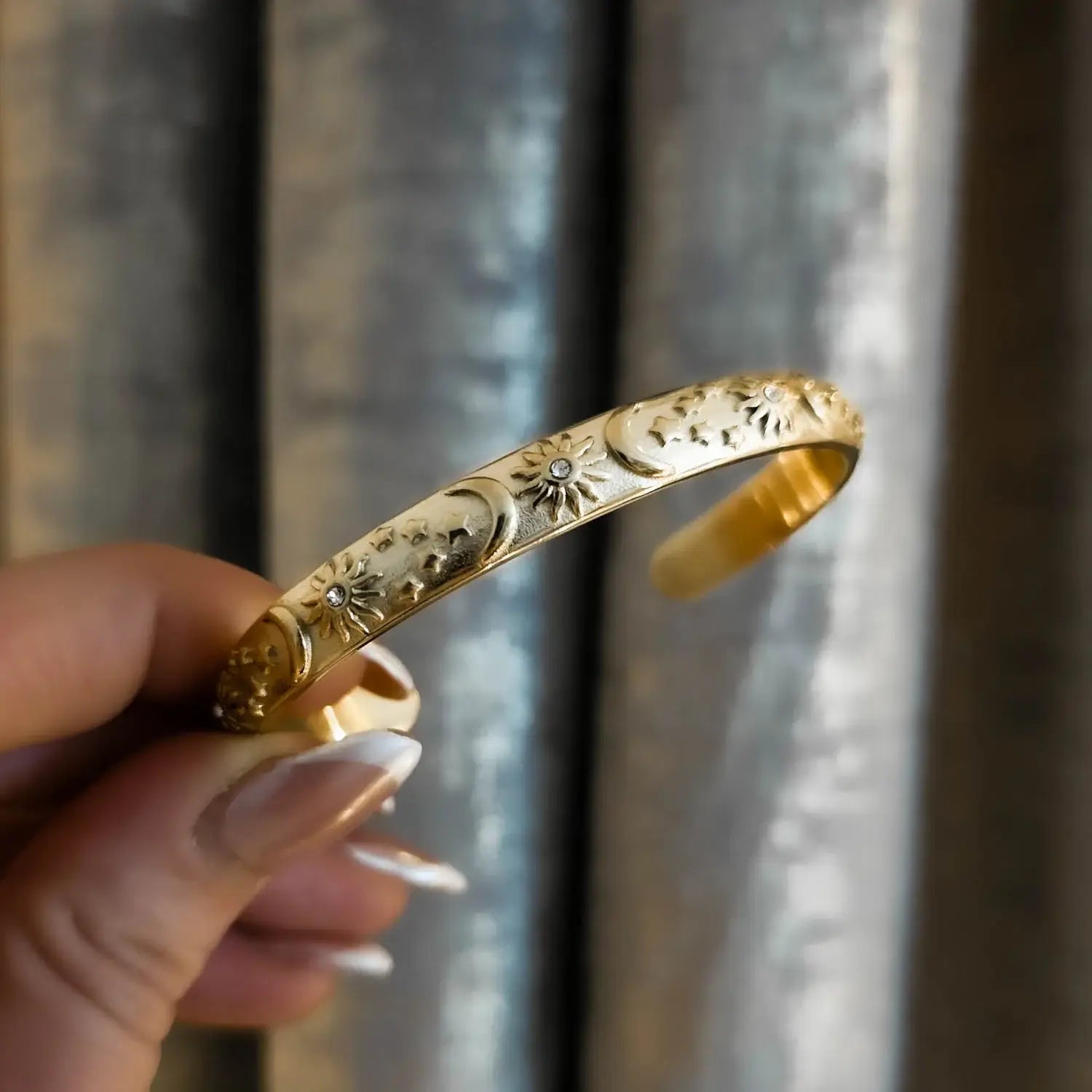 Brazalete Celeste Sun and Moon with Zirconia Crystals (18K Gold Plated) | Luvesina
