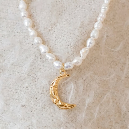 Pearls Reales with Pendant of Luna Necklace (18K Gold Plated) | Luvesina