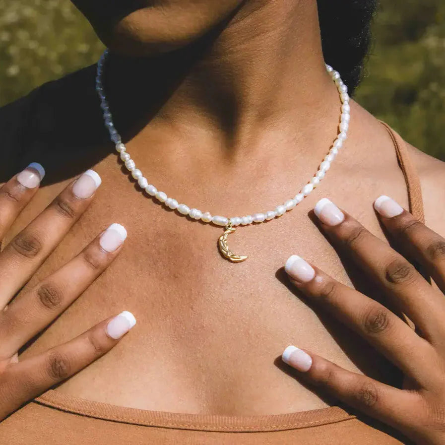 Pearls Reales with Pendant of Luna Necklace (18K Gold Plated) | Luvesina