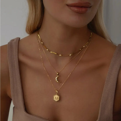 Luna Creciente of Zirconia Necklace (18K Gold Plated) | Luvesina