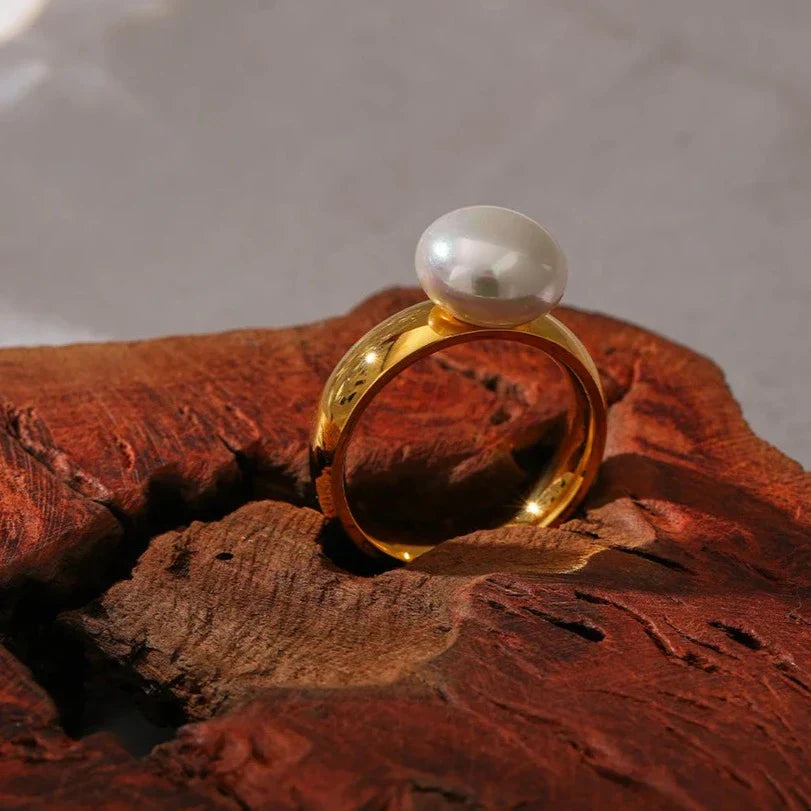 Emma Pearl Minimalist Ring (18K Gold Plated) | Luvesina