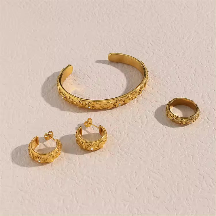Set Celeste: Brazalete + Earring + Ring (18K Gold Plated) | Luvesina