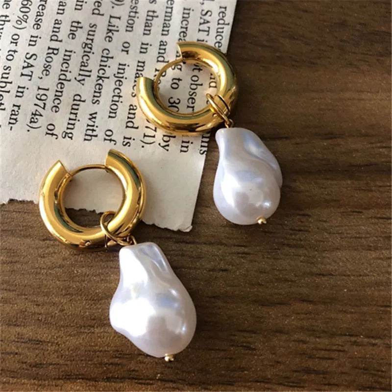 Aro Paola Pearl Earring (18K Gold Plated) | Luvesina