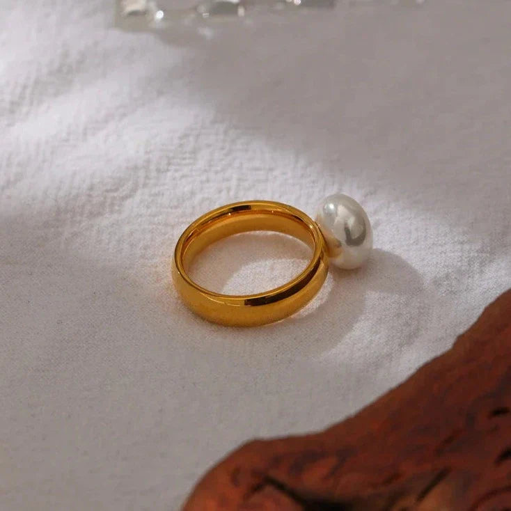 Emma Pearl Minimalist Ring (18K Gold Plated) | Luvesina