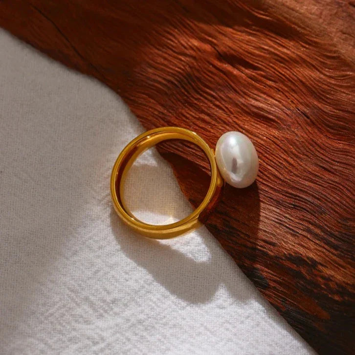 Emma Pearl Minimalist Ring (18K Gold Plated) | Luvesina