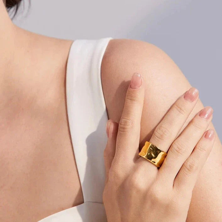 Sicilia Hammered Texture Adjustable Ring (18K Gold Plated) | Luvesina