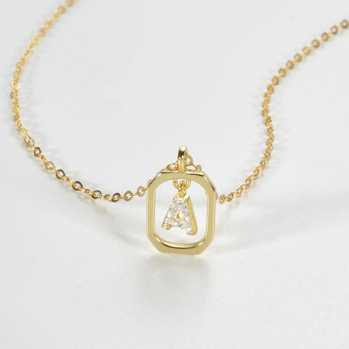 Iniciales with Zirconia Necklace (18K Gold Plated) | Luvesina