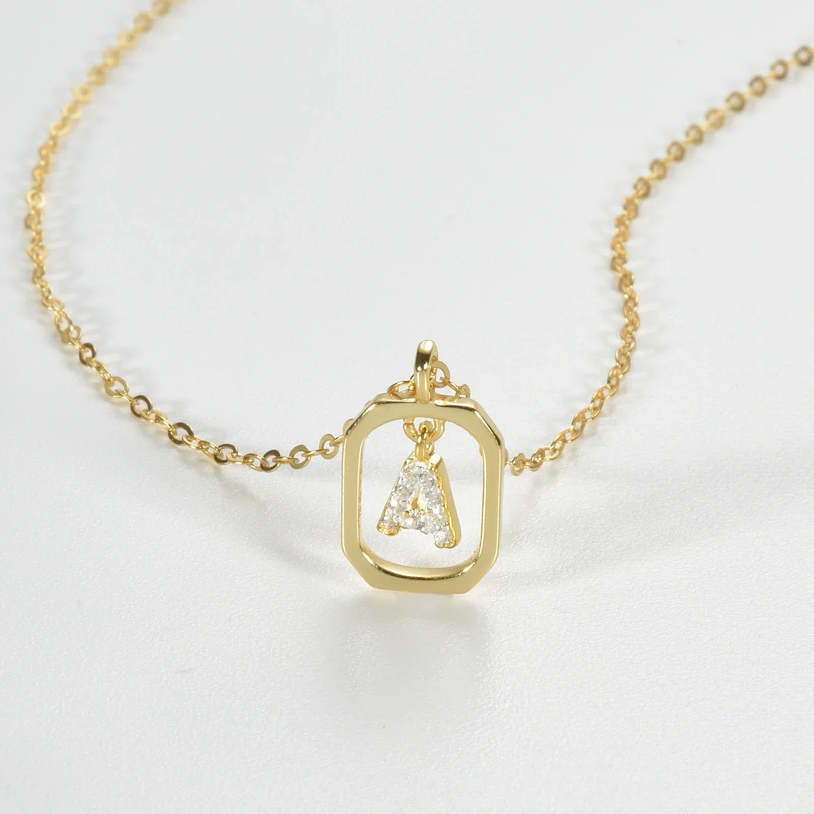 Iniciales with Zirconia Necklace (18K Gold Plated) | Luvesina