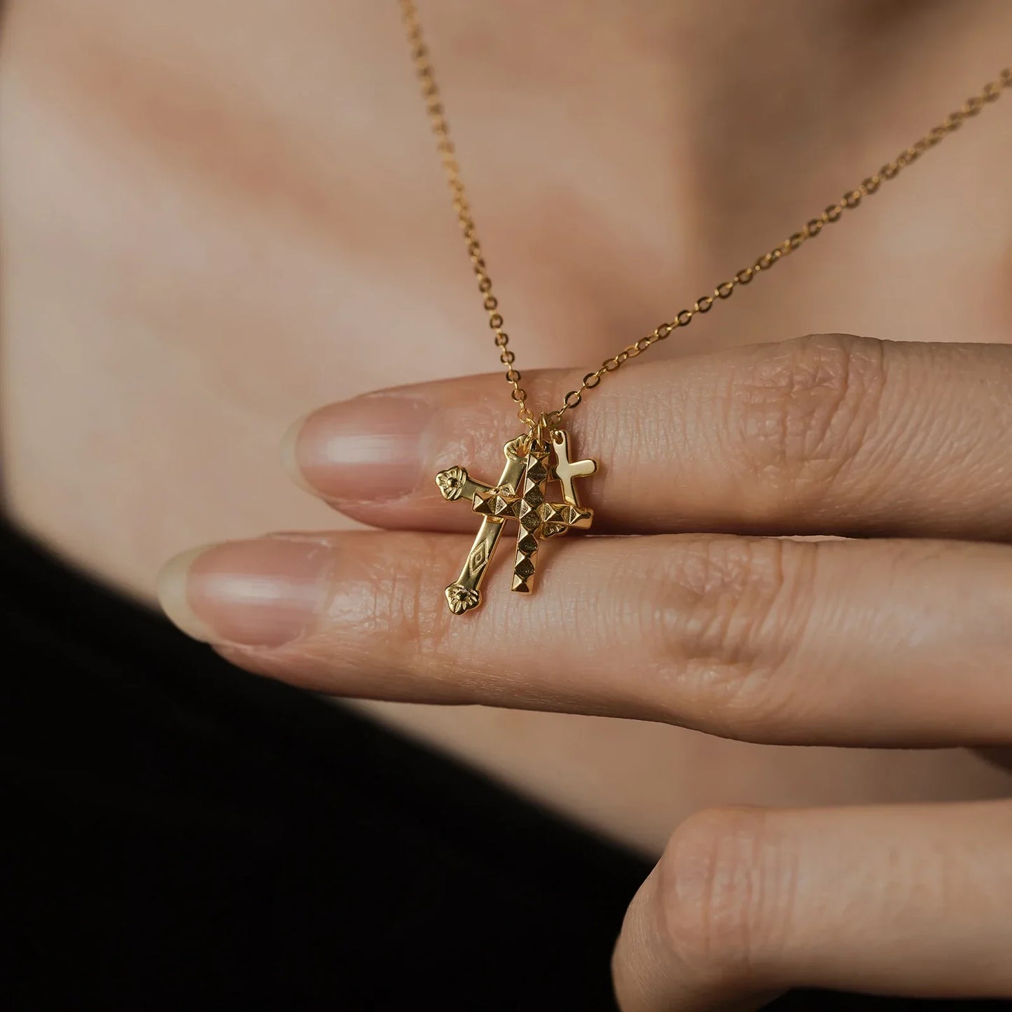 Cross Triple Circonias Necklace (18K Gold Plated) | Luvesina