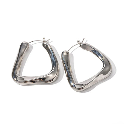 Aro Torcido Triangular Giorgia Earring (18K Gold Plated) | Luvesina
