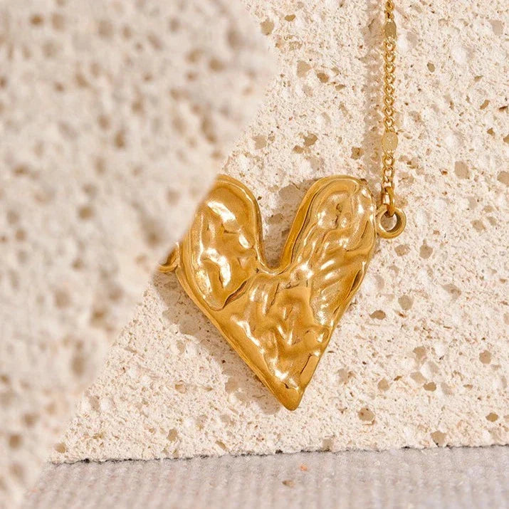 Heart with Hammered Texture Necklace (18K Gold Plated) | Luvesina