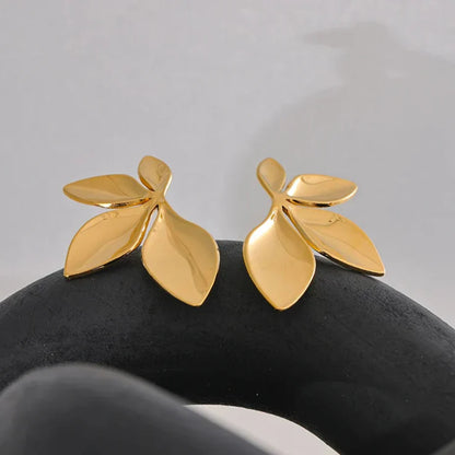 Naturaleza with Formato of Leaf Earring (Gold Plated) | Luvesina