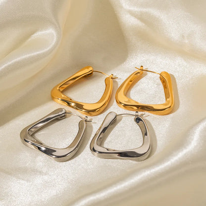 Aro Torcido Triangular Giorgia Earring (18K Gold Plated) | Luvesina