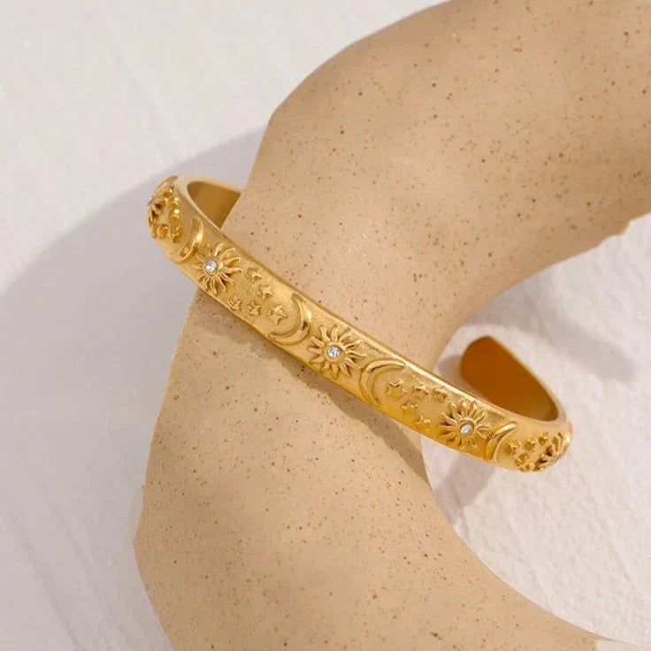 Set Celeste: Brazalete + Earring + Ring (18K Gold Plated) | Luvesina
