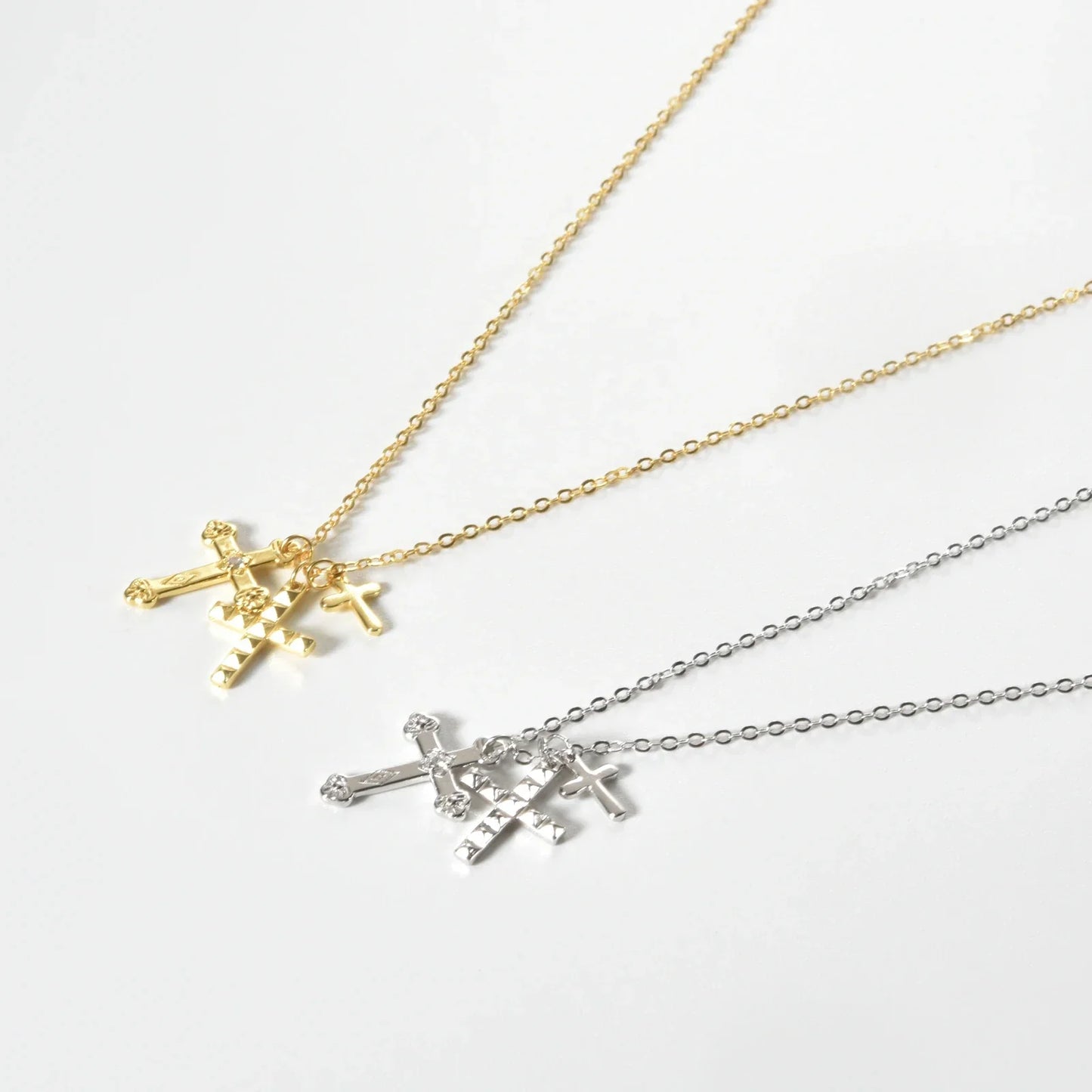 Cross Triple Circonias Necklace (18K Gold Plated) | Luvesina