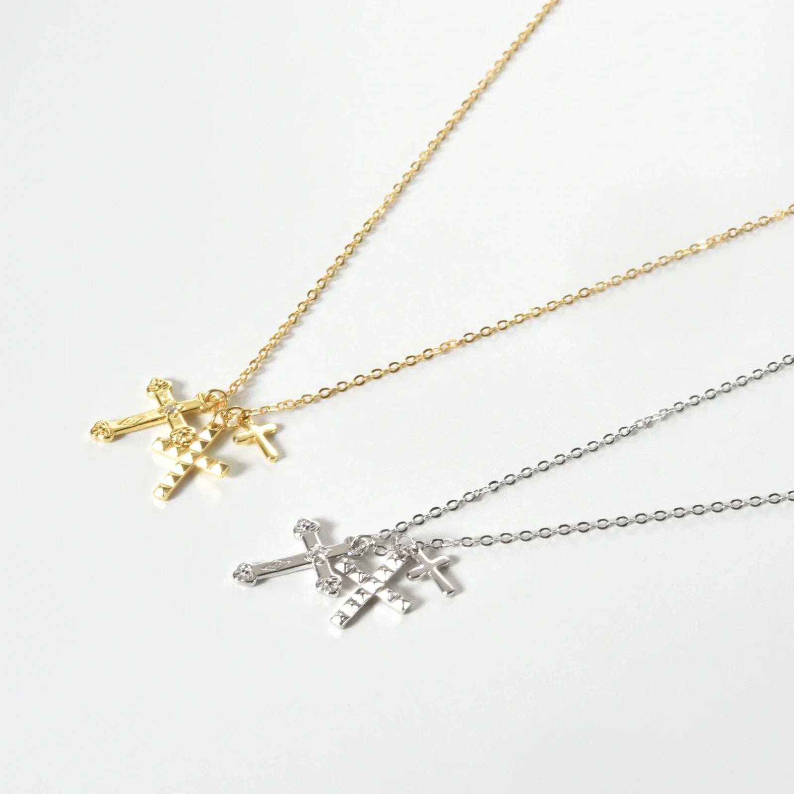 Cross Triple Circonias Necklace (18K Gold Plated) | Luvesina