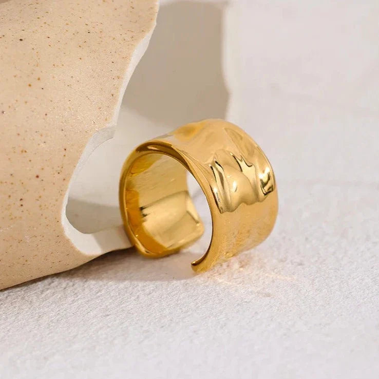 Sicilia Hammered Texture Adjustable Ring (18K Gold Plated) | Luvesina