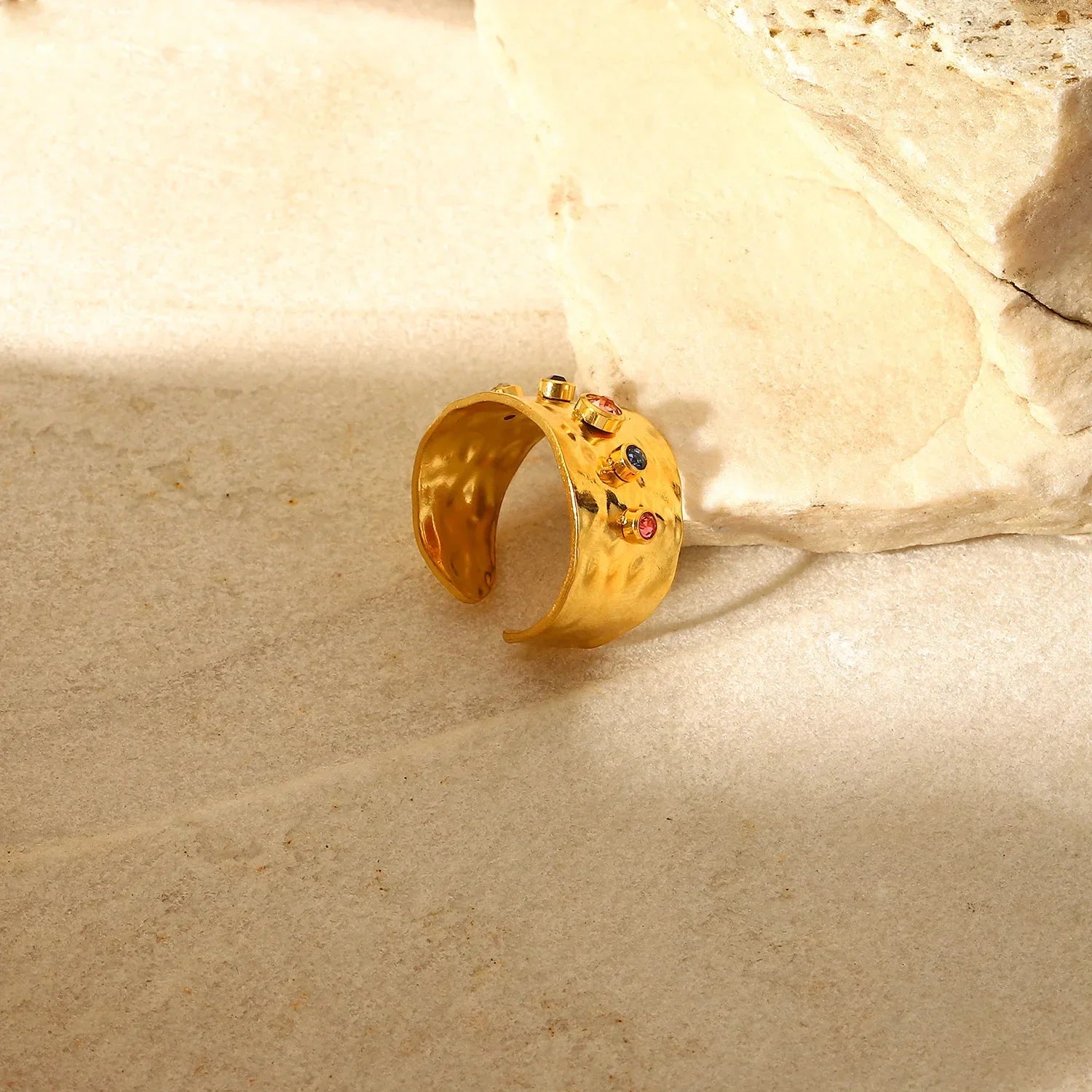 Queen Hammered Texture Ring (18K Gold Plated) | Luvesina