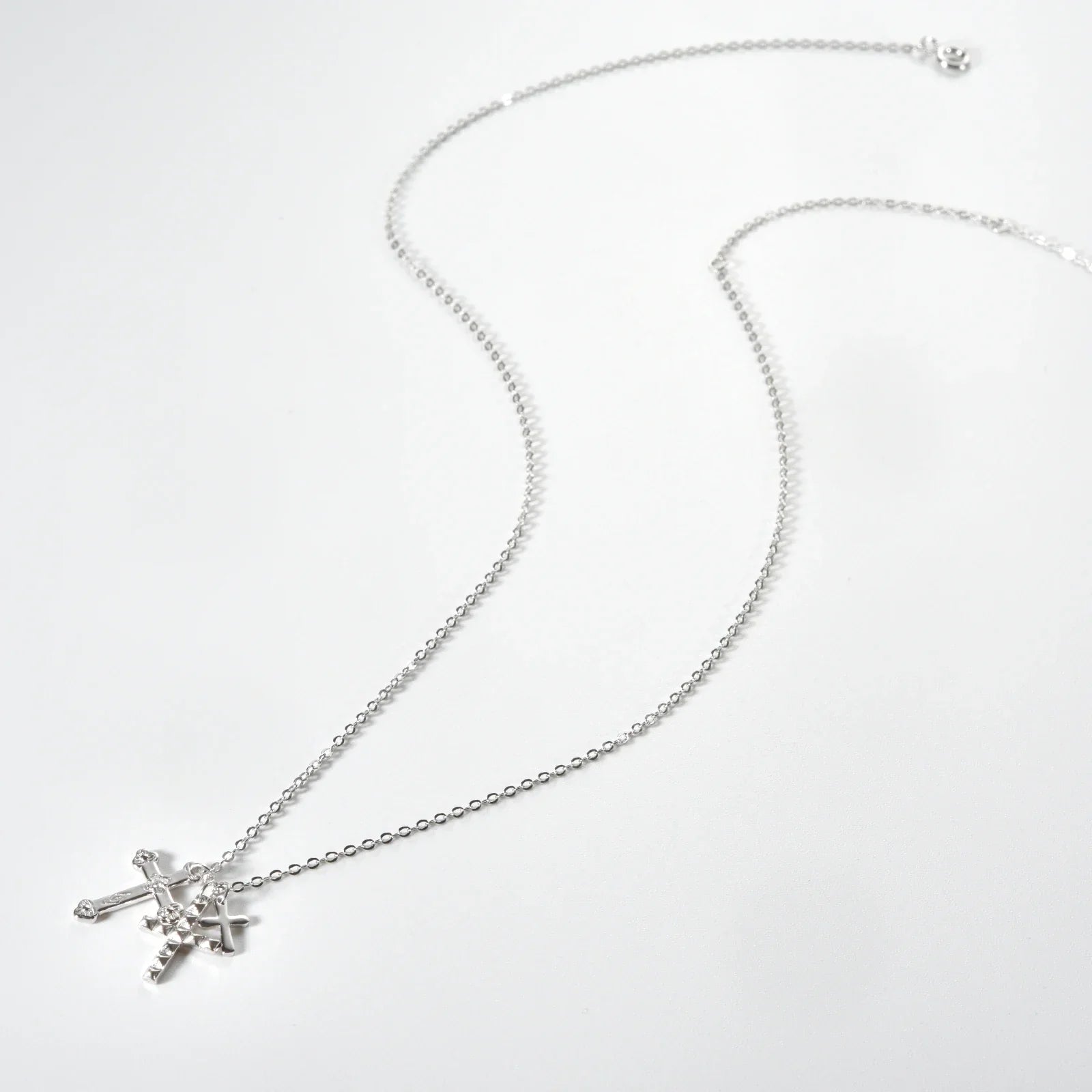 Cross Triple Circonias Necklace (18K Gold Plated) | Luvesina