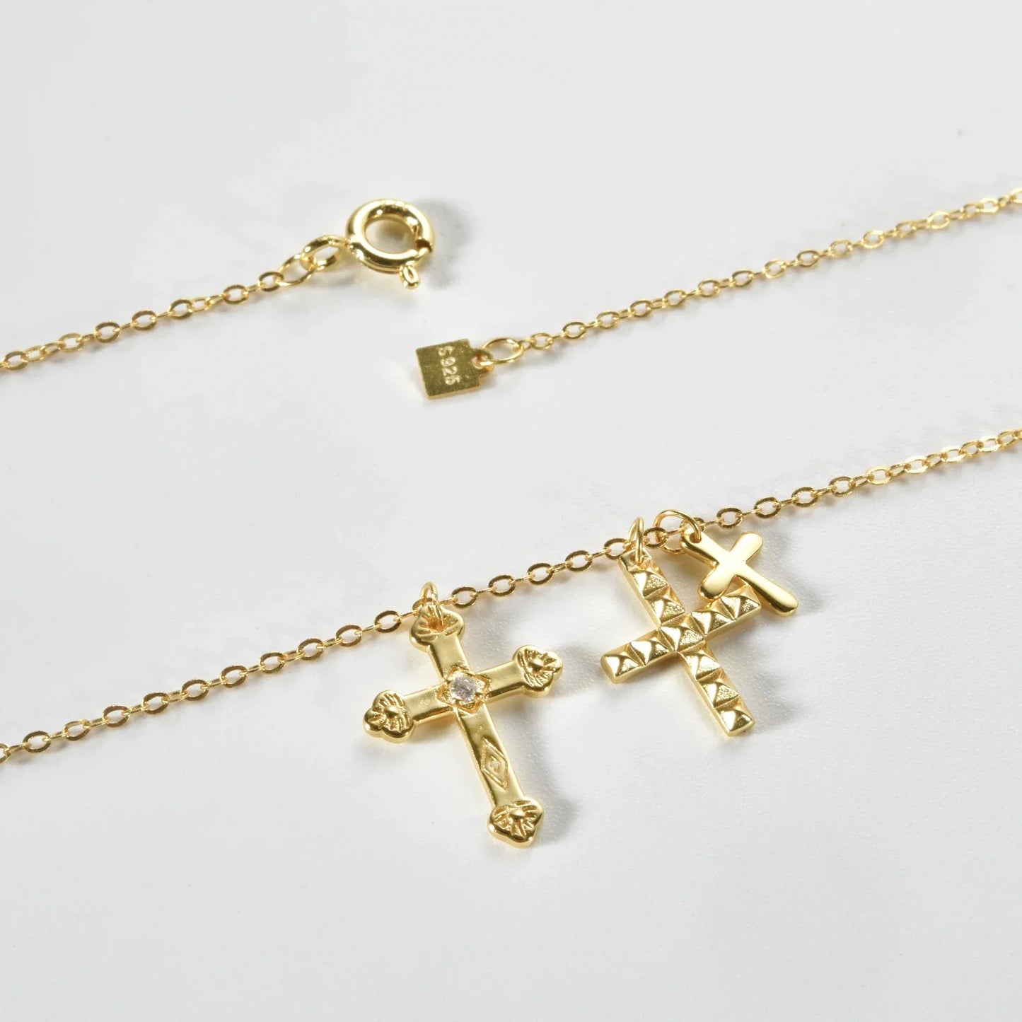 Cross Triple Circonias Necklace (18K Gold Plated) | Luvesina