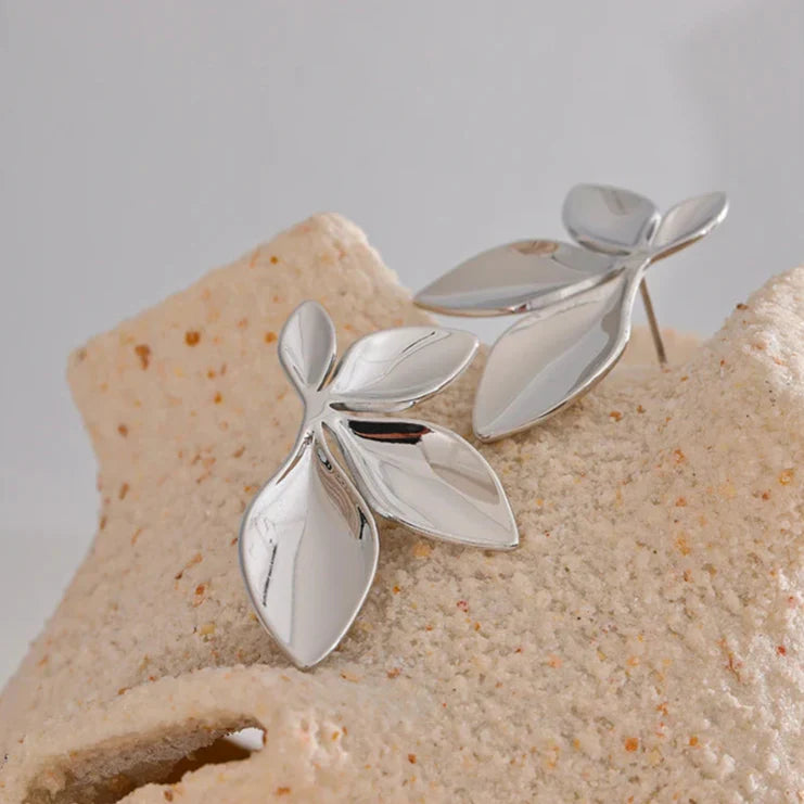 Naturaleza with Formato of Leaf Earring (Gold Plated) | Luvesina