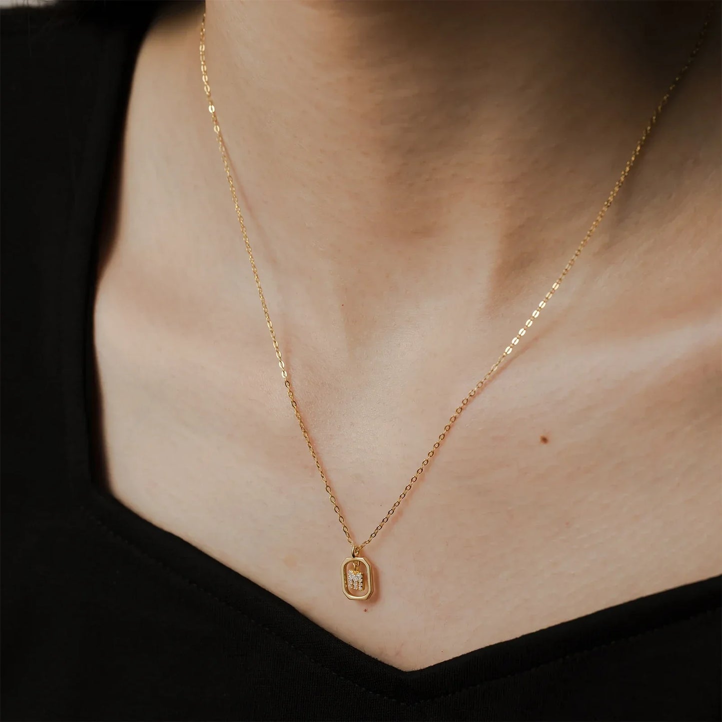 Iniciales with Zirconia Necklace (18K Gold Plated) | Luvesina