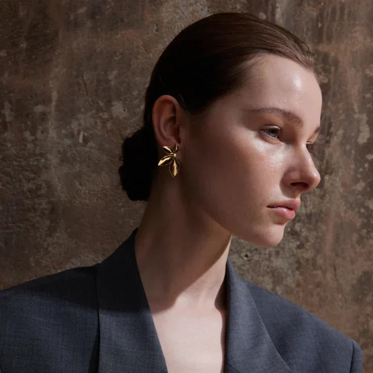 Naturaleza with Formato of Leaf Earring (Gold Plated) | Luvesina