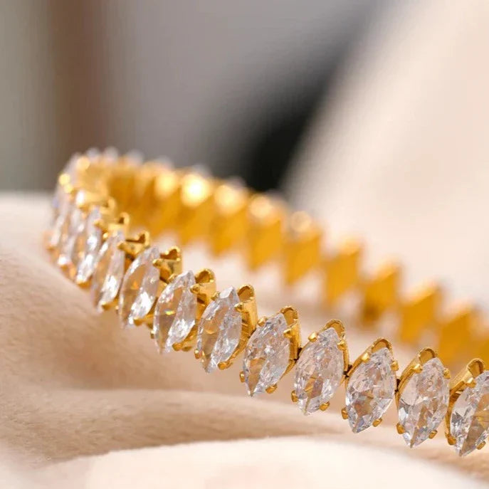 Brazalete Vicenza Coroa of Zircônia Marquise (18K Gold Plated) | Luvesina