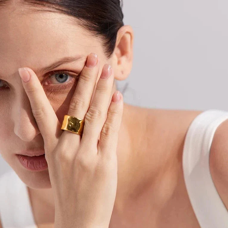 Sicilia Hammered Texture Adjustable Ring (18K Gold Plated) | Luvesina