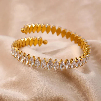 Brazalete Vicenza Coroa of Zircônia Marquise (18K Gold Plated) | Luvesina