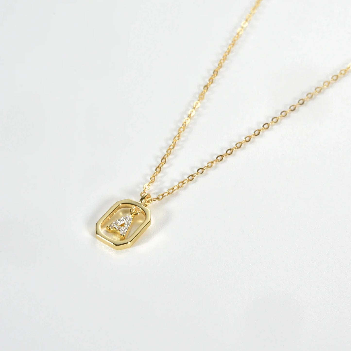 Iniciales with Zirconia Necklace (18K Gold Plated) | Luvesina