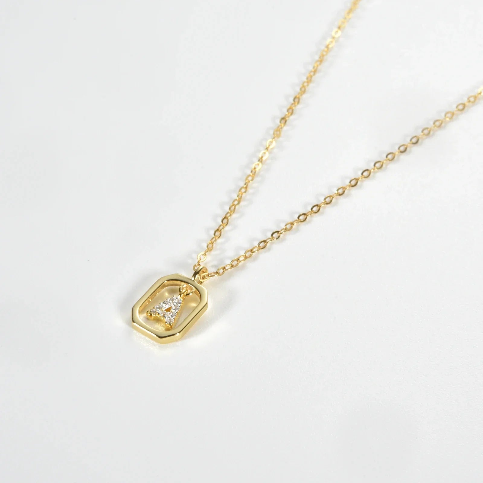 Iniciales with Zirconia Necklace (18K Gold Plated) | Luvesina