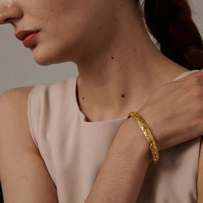 Set Celeste: Brazalete + Earring + Ring (18K Gold Plated) | Luvesina
