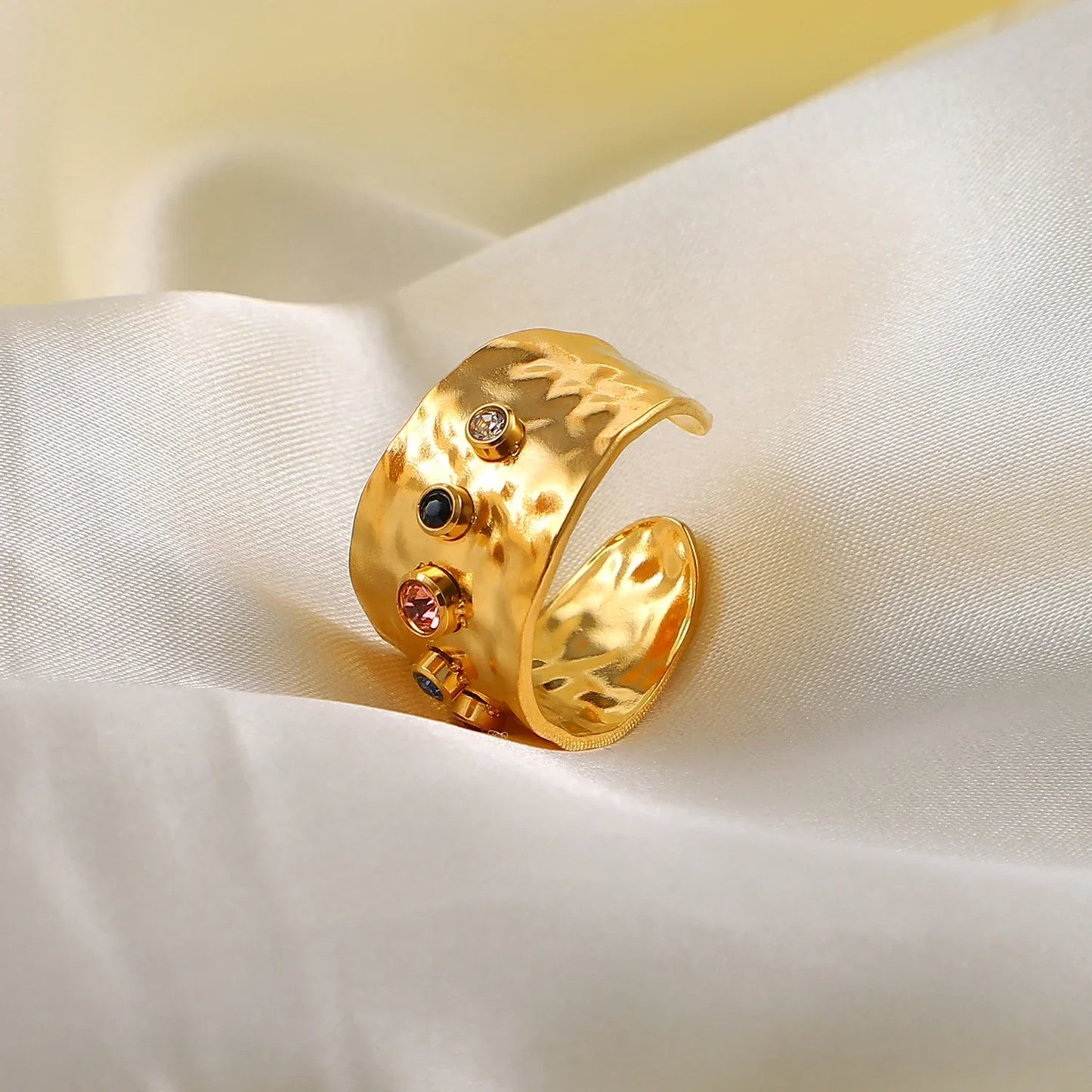 Queen Hammered Texture Ring (18K Gold Plated) | Luvesina