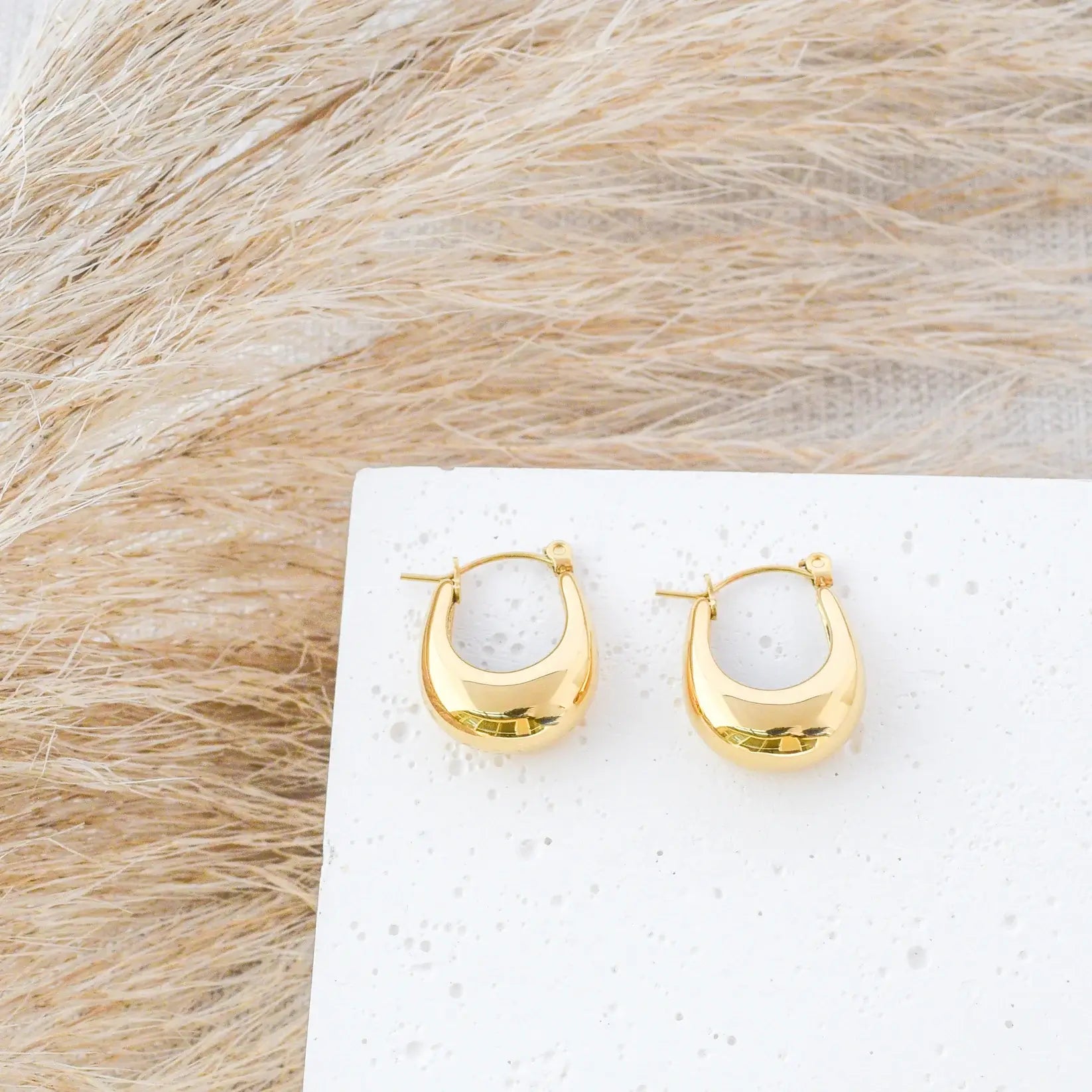 Hoop Canoa Earrings (Gold Plated) | Luvesina