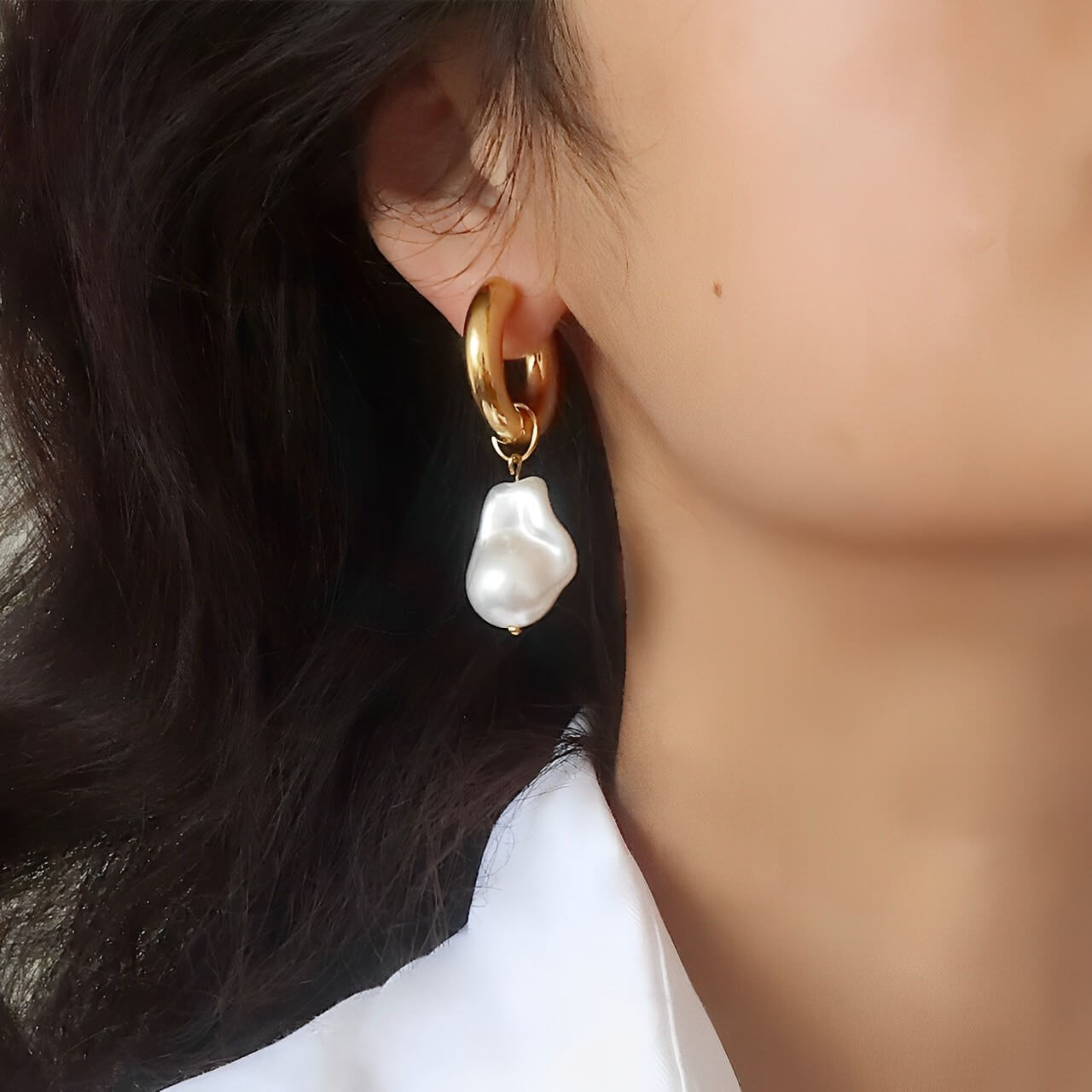 Aro Paola Pearl Earring (18K Gold Plated) | Luvesina