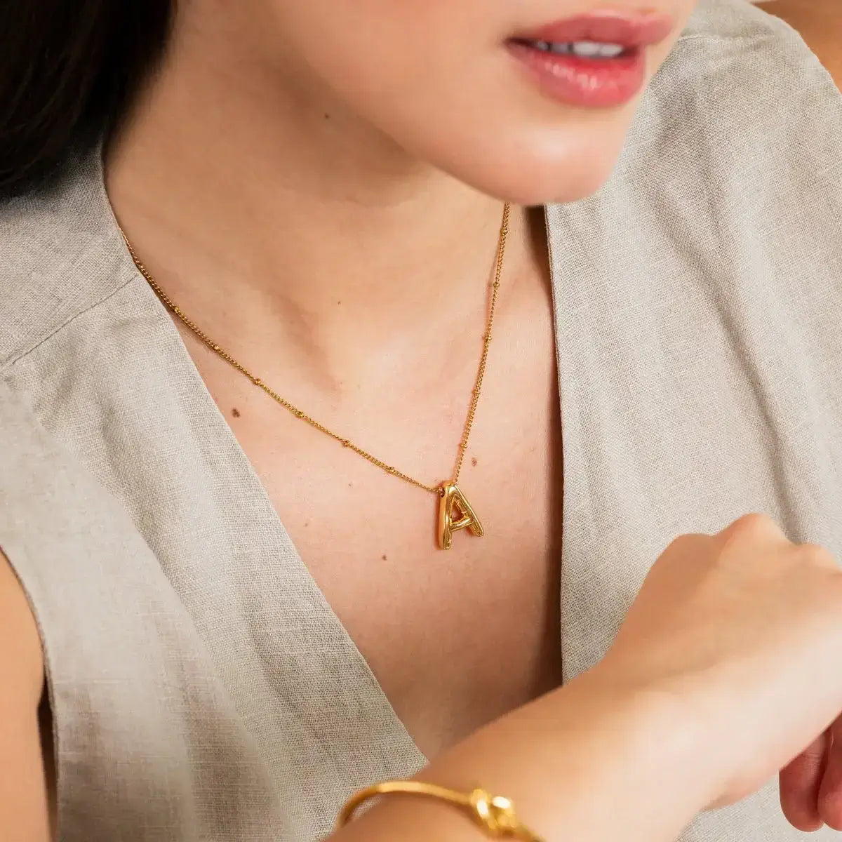 Letra Inicial Bubble Necklace (Gold Plated) | Luvesina