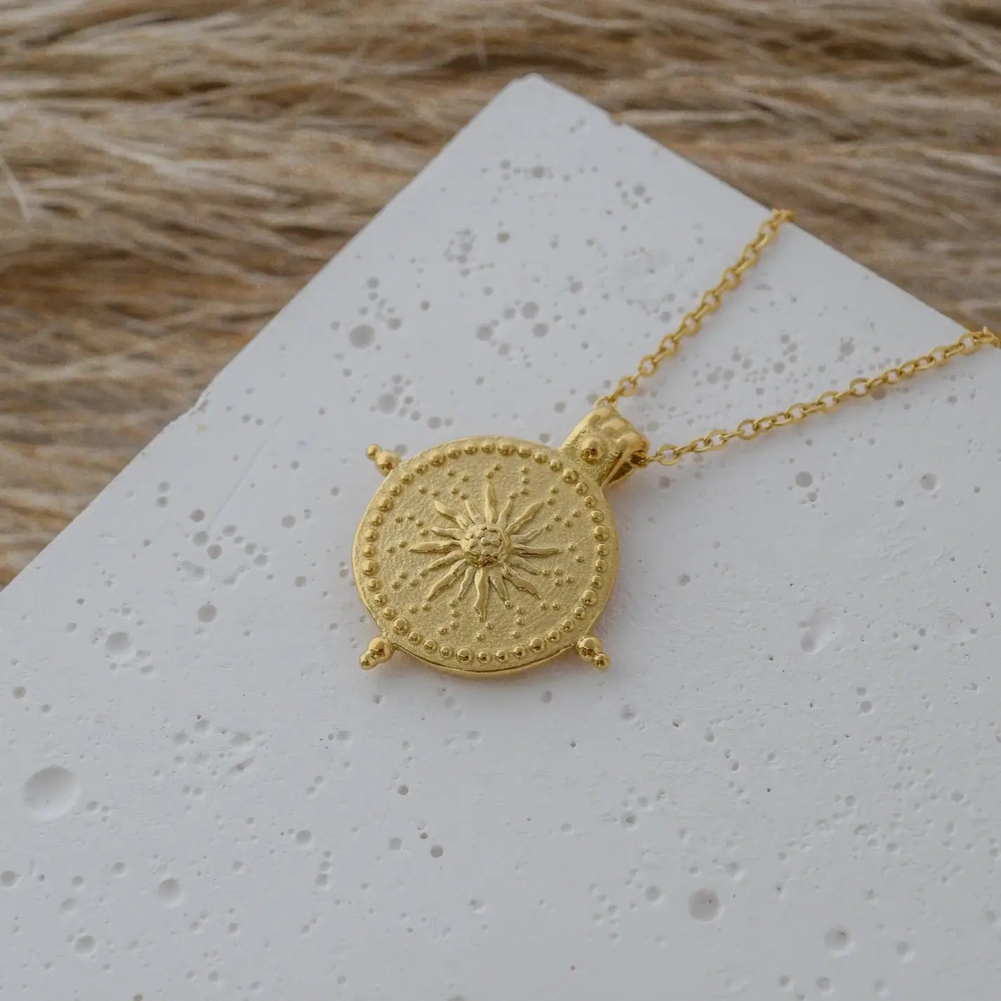 Sun Divino Necklace (18K Gold Plated) | Luvesina