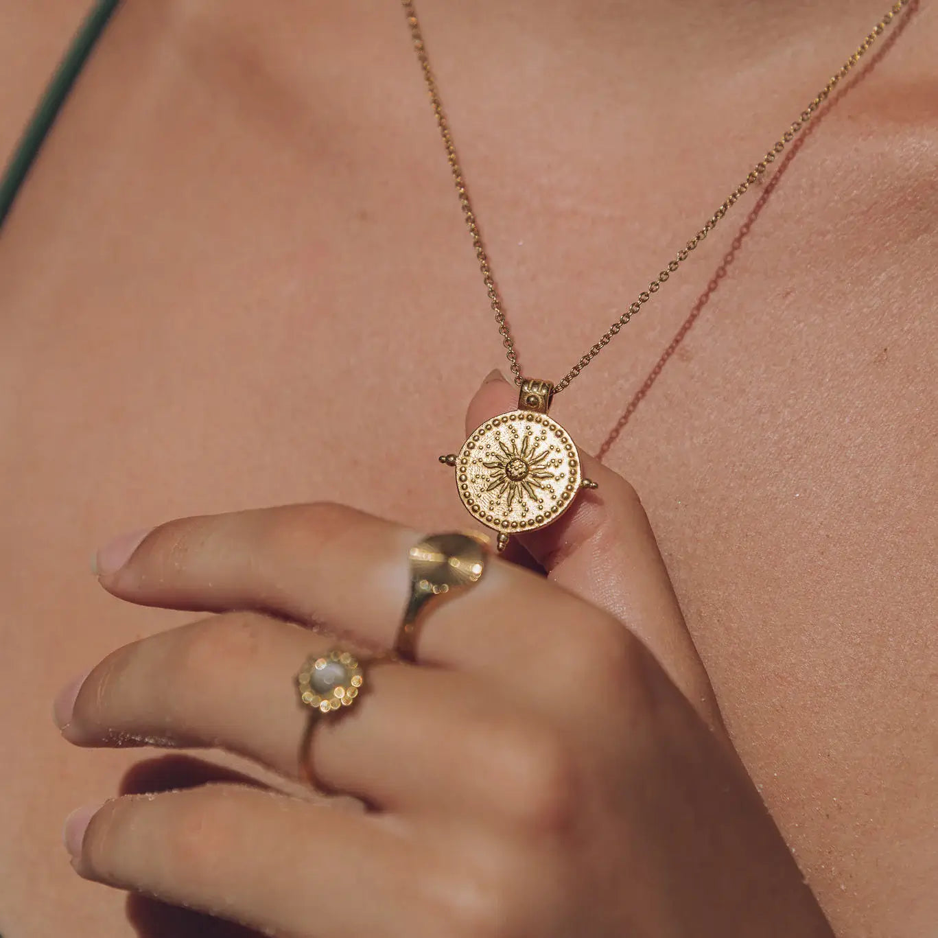 Sun Divino Necklace (18K Gold Plated) | Luvesina