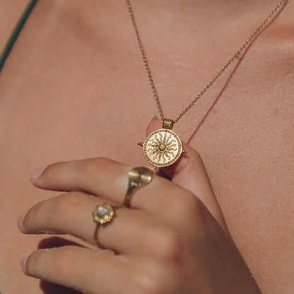 Sun Divino Necklace (18K Gold Plated) | Luvesina