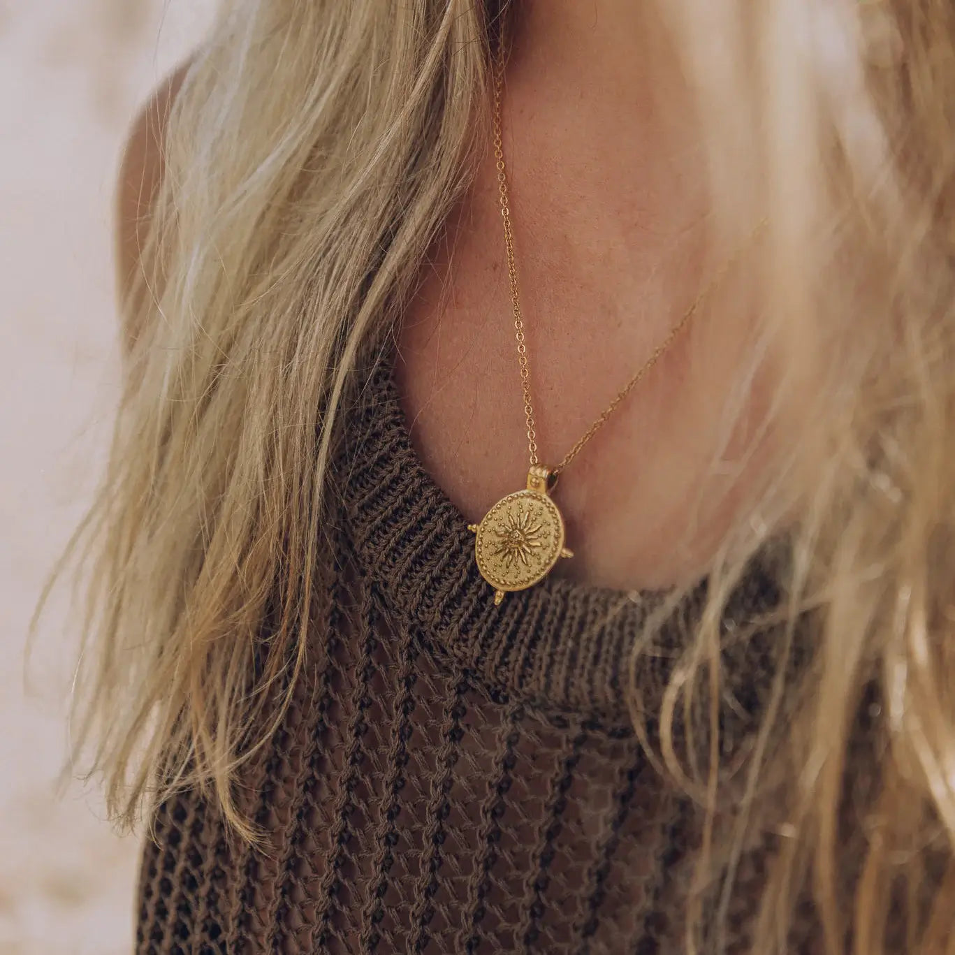 Sun Divino Necklace (18K Gold Plated) | Luvesina