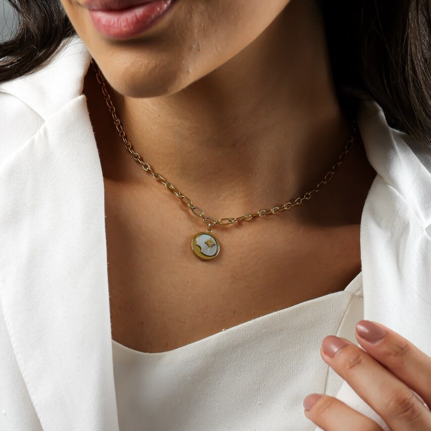 Marsella Sun and Moon Necklace (Baño in Gold 18K) | Luvesina