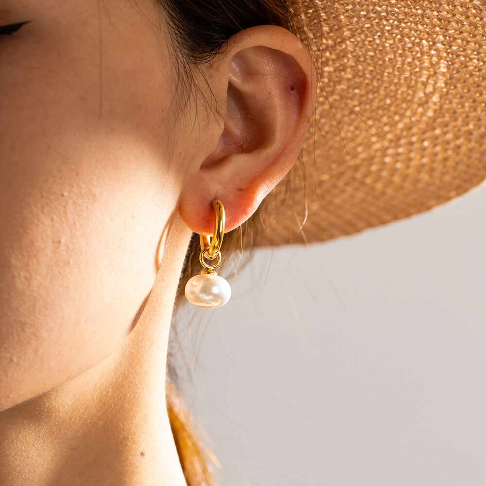 Emma Pearl Minimalist Earring (Chapados in Gold 18K) | Luvesina